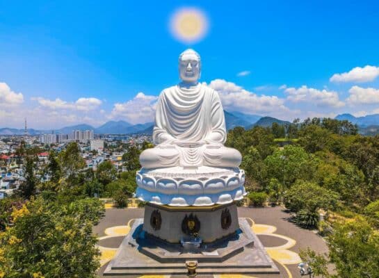chùa long sơn nha trang
